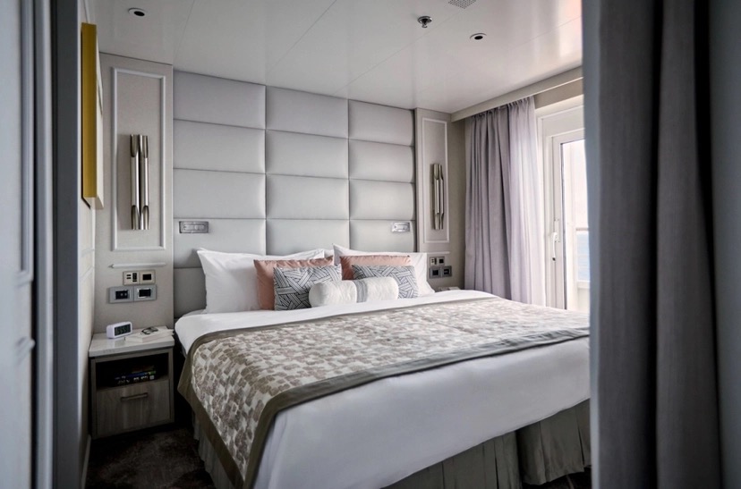 Sapphire Deluxe Suite